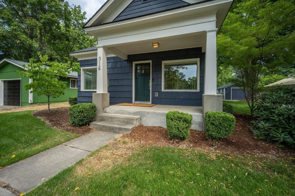 Laketown Villa House in Coeur dAlene