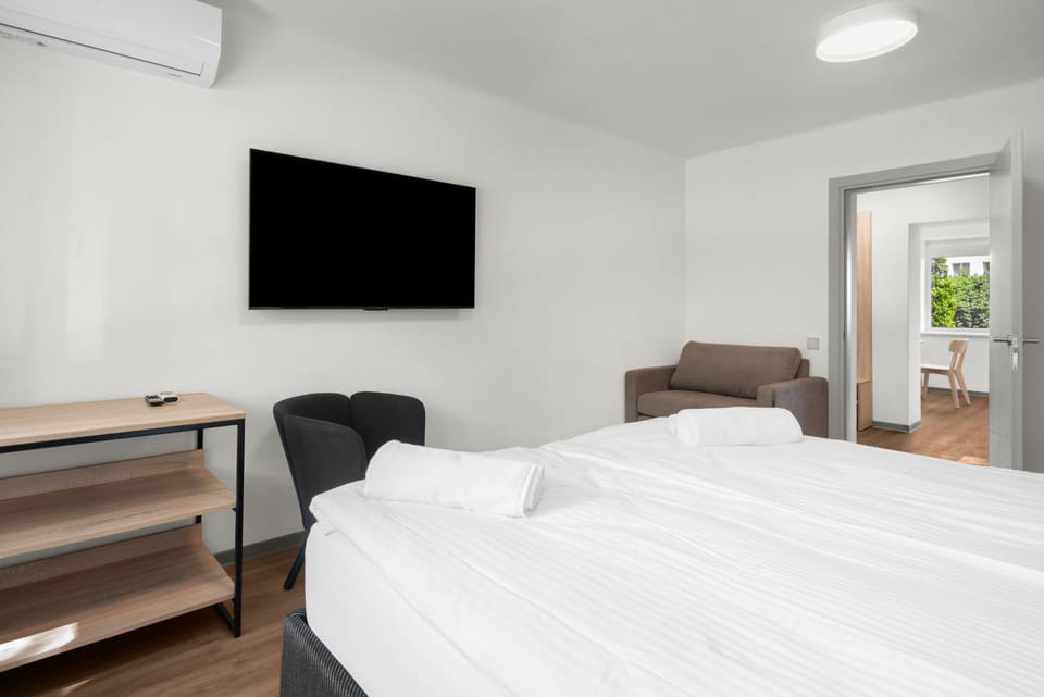 TV and multimedia, Photo of the whole room, air conditioner