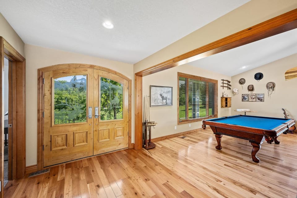 Billiard, Game Room, Mountain view