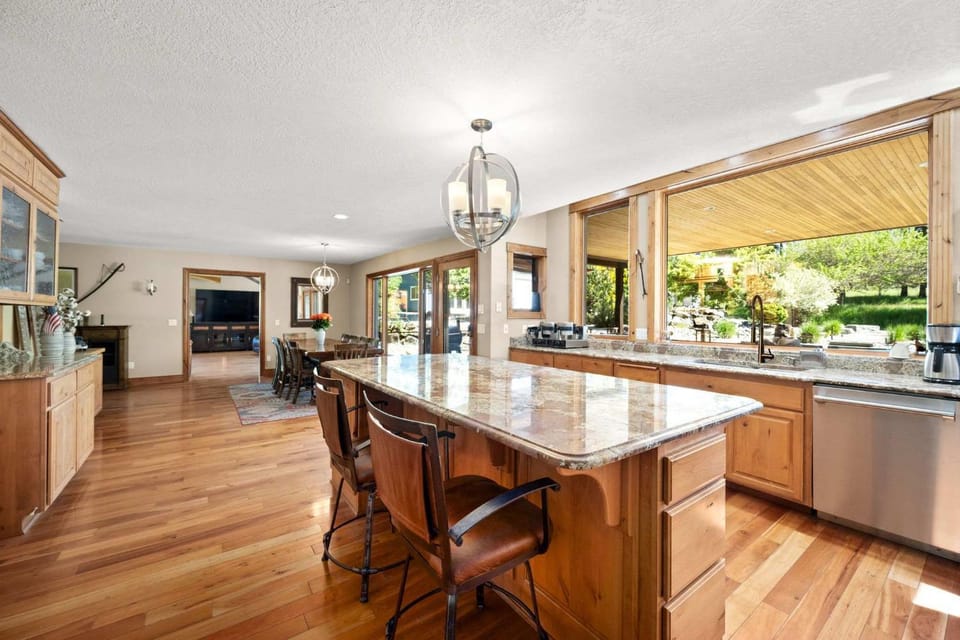 Garden, Kitchen or kitchenette, Dining area, Garden view, furniture