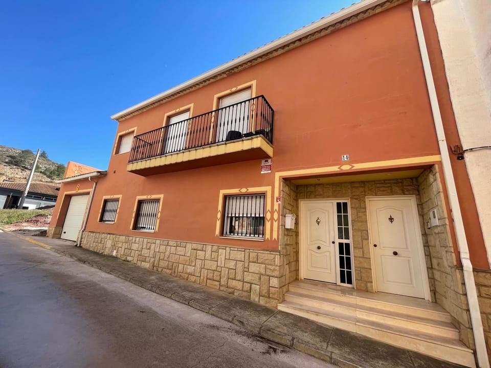 Property building, Day, Street view