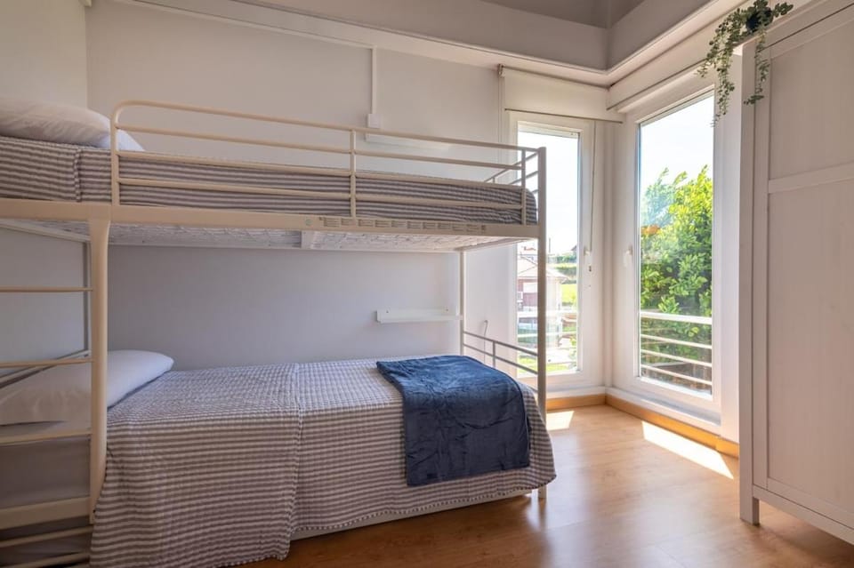 Bed, Bedroom, bunk bed