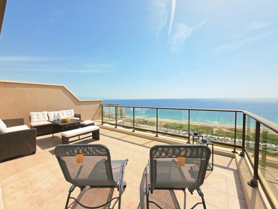 View (from property/room), Balcony/Terrace, Sea view, sunbed