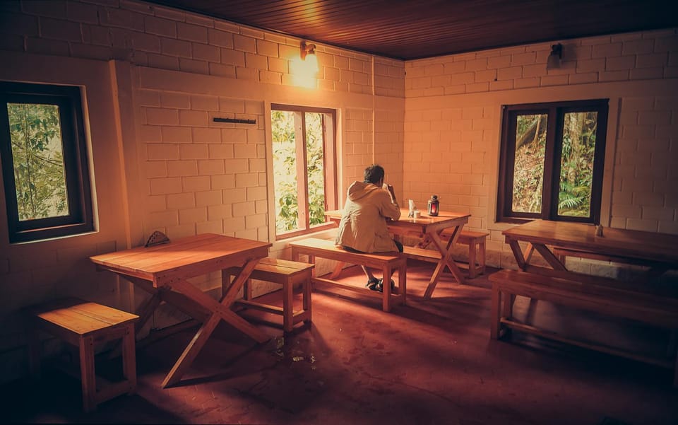 Restaurant/places to eat, People, Dining area