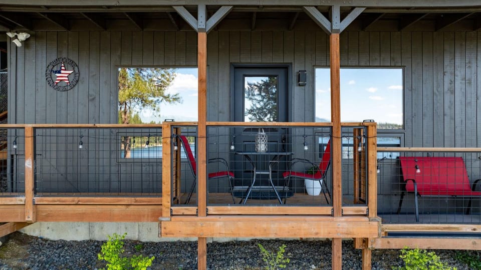 Coopers Bay Escape House in Kootenai County