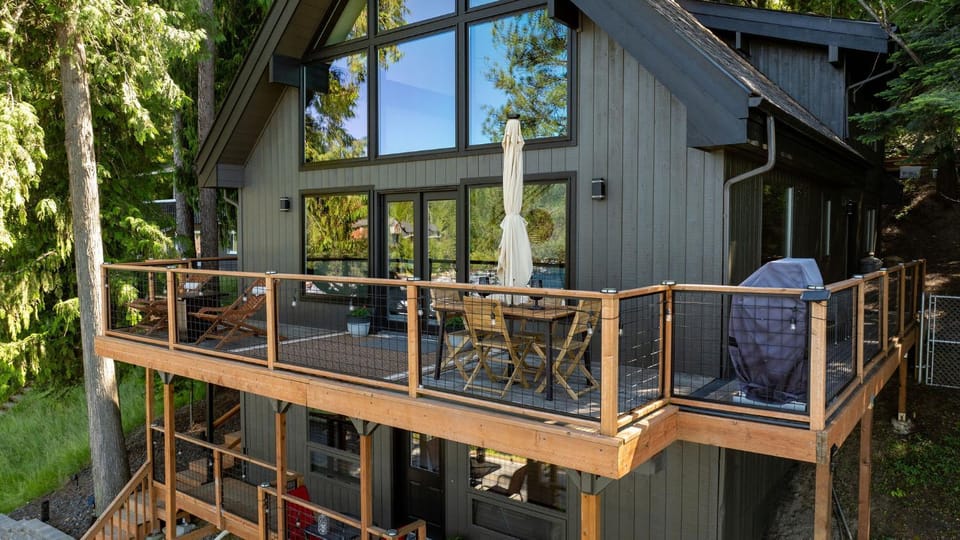 Coopers Bay Escape House in Kootenai County