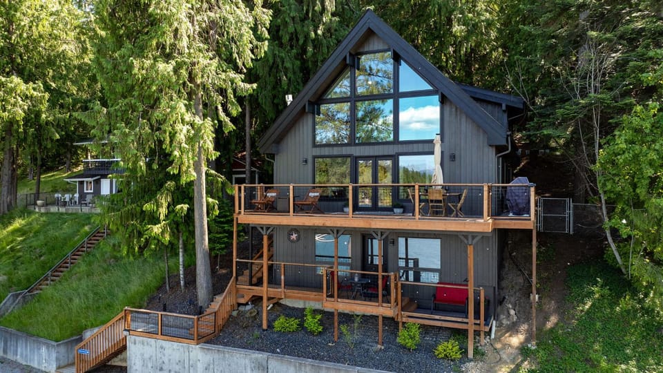 Coopers Bay Escape House in Kootenai County