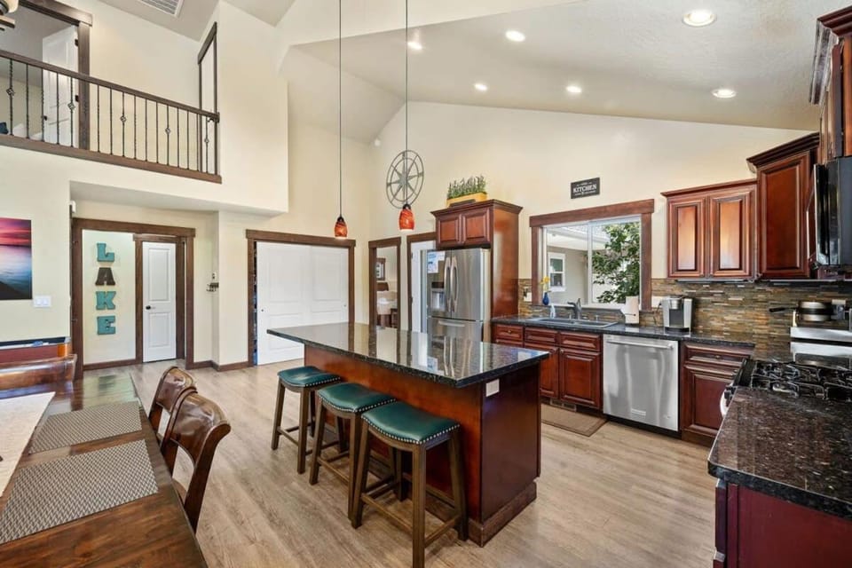 Kitchen or kitchenette, Living room, dishwasher, furniture, microwave, stove, air conditioner