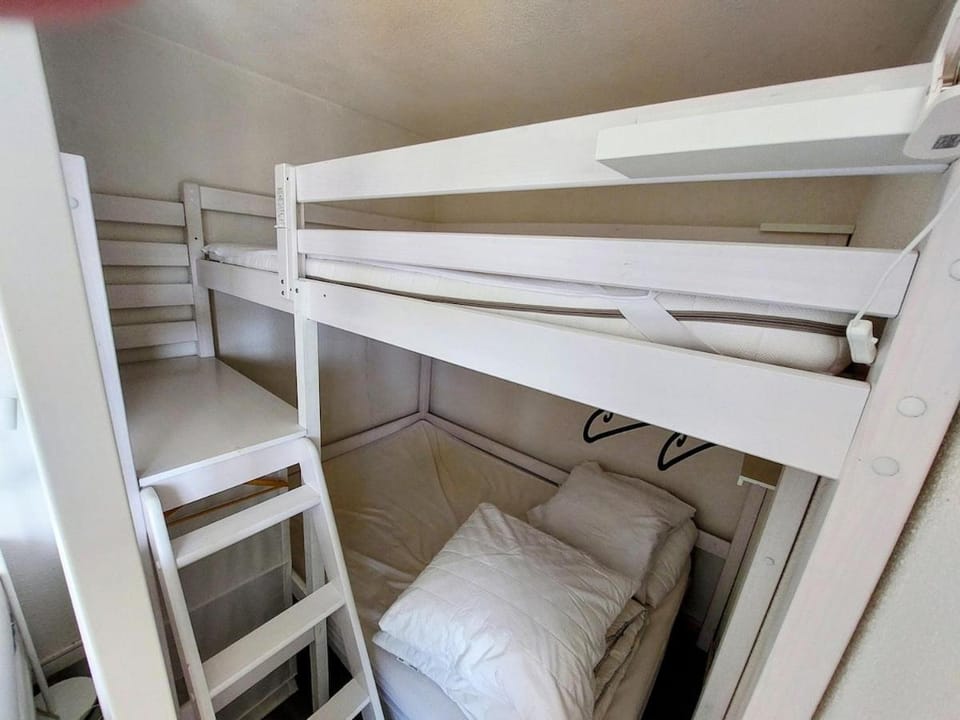 bunk bed