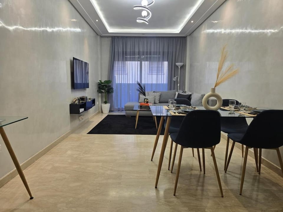 Hermes Fast Wifi Late check-out Apartment in Casablanca