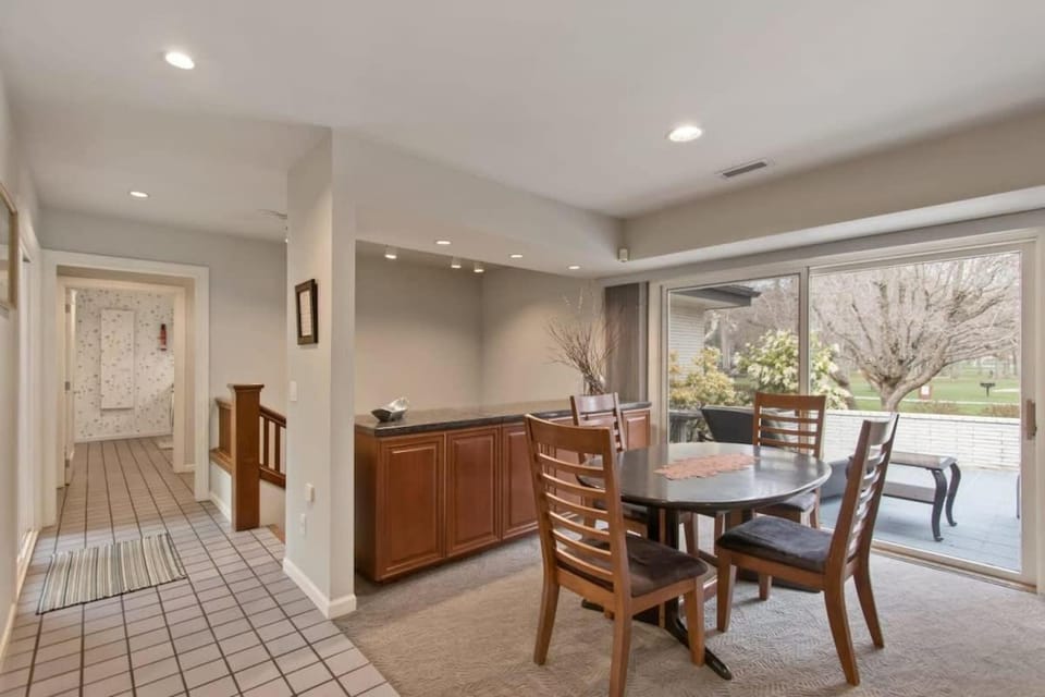 Day, Dining area, Garden view, furniture