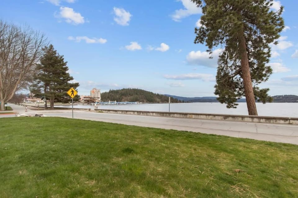 Day, Neighbourhood, Natural landscape, Lake view