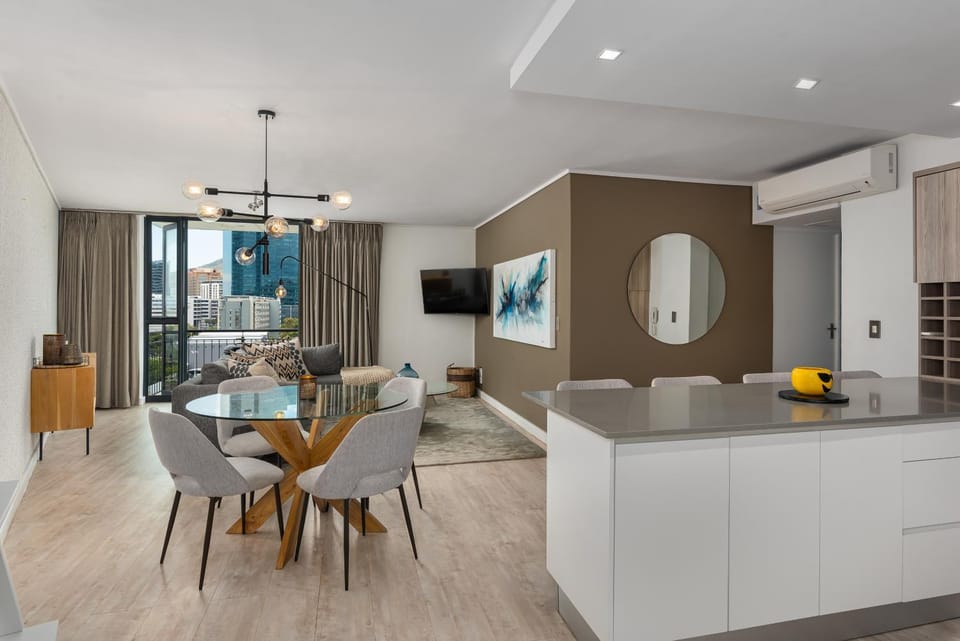 Stylish De Waterkant Aprt - 2 Bedrooms & Parking Apartment in Cape Town