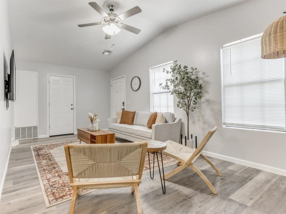 Oak & Elm 2BR King & Queen Edmond, OK House in Edmond
