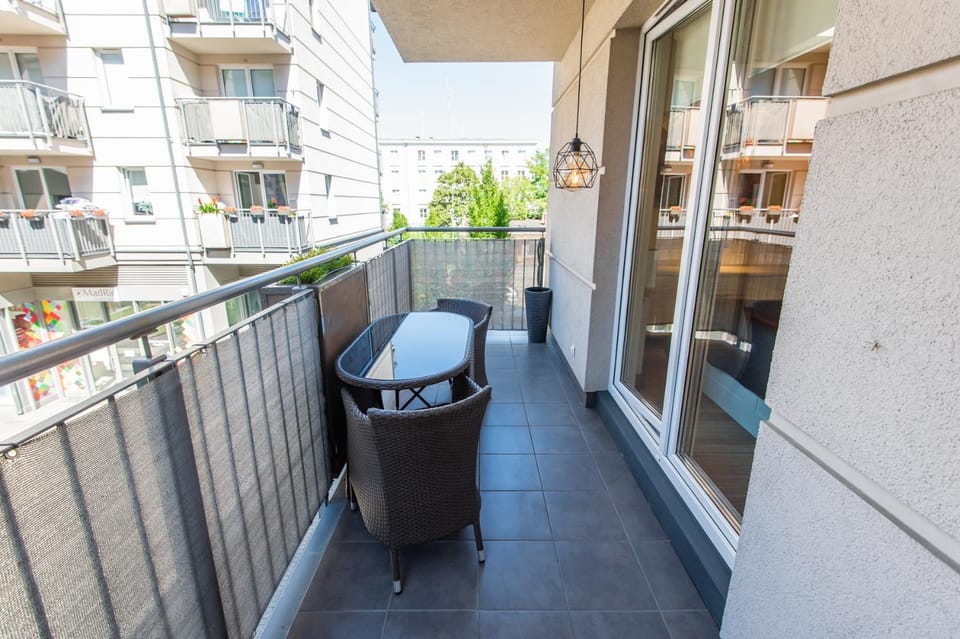 Super-Apartamenty Jeżyce Targi Apartment in Poznan