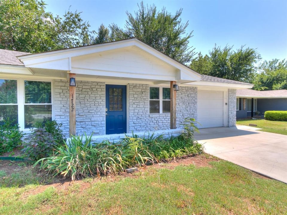 Grove St Bungalow 3BR Work Nook The Village Country House in Nichols Hills