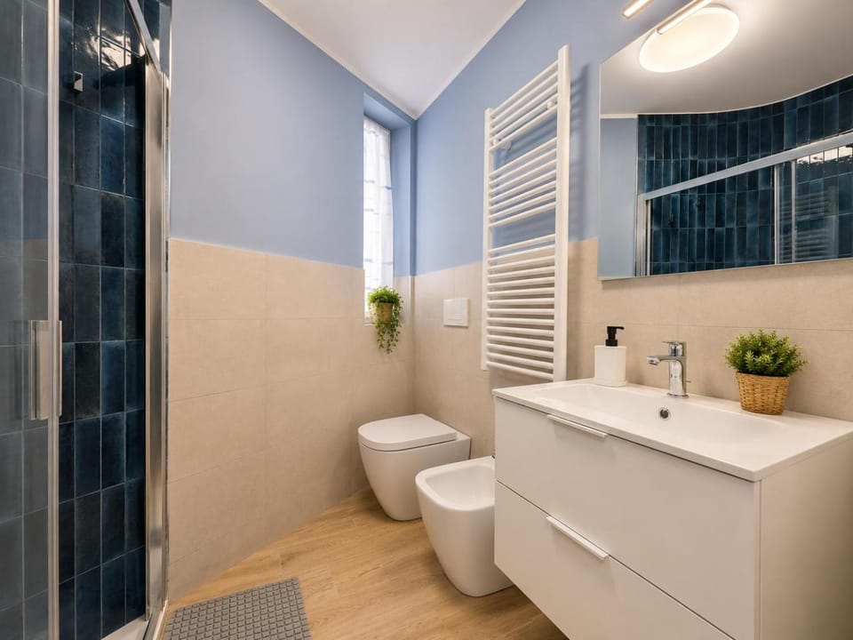Shower, Toilet, Bathroom, bidet, towels