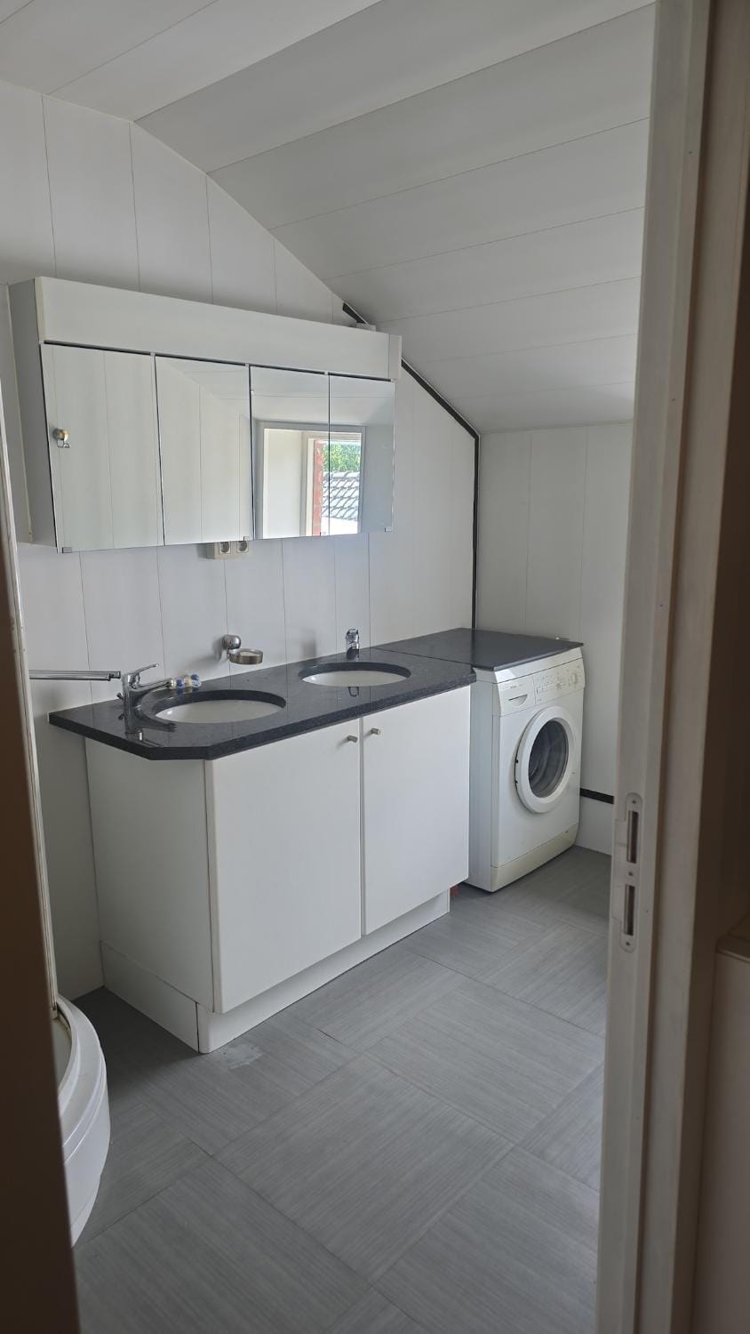 Bathroom, washing machine