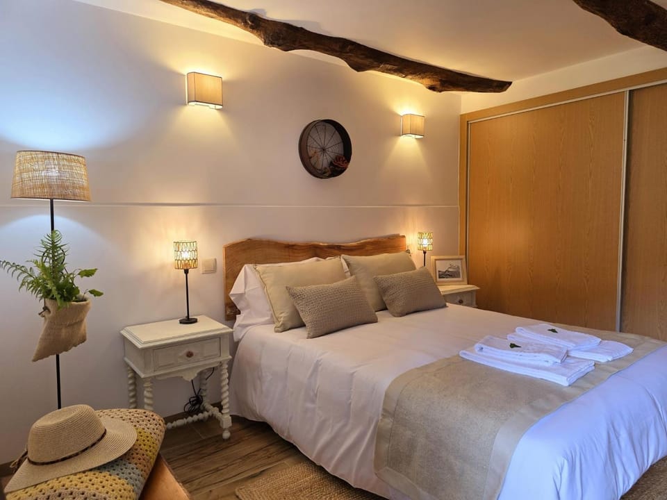 Bed, Bedroom, wardrobe