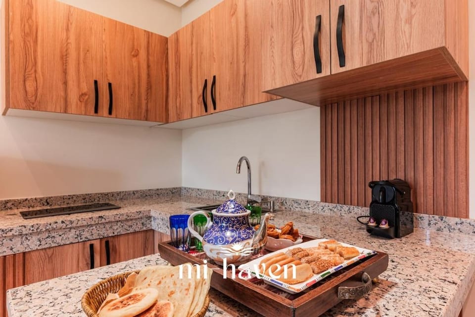Le Six Résidence Habiba Palm Tree Tram 5m Apartment in Casablanca