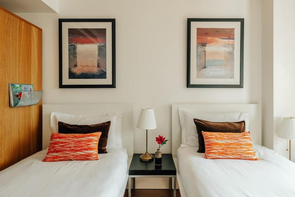 Light-Filled Canalside Apartment with Balcony & AC, Paddington Apartment in City of Westminster