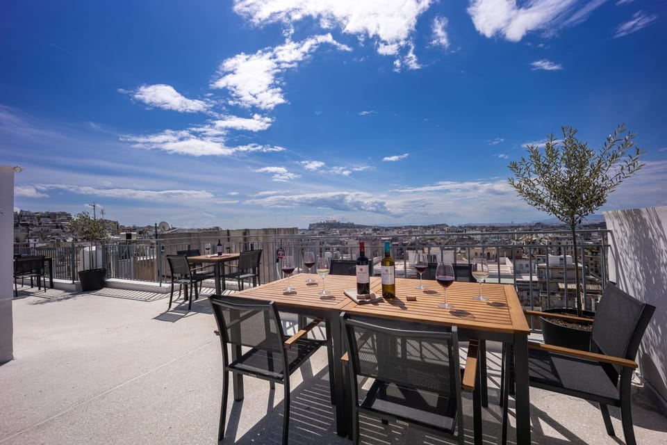 Property building, Balcony/Terrace, Landmark view