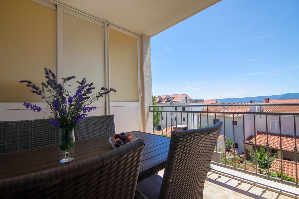 Day, View (from property/room), Balcony/Terrace, Seating area, Dining area