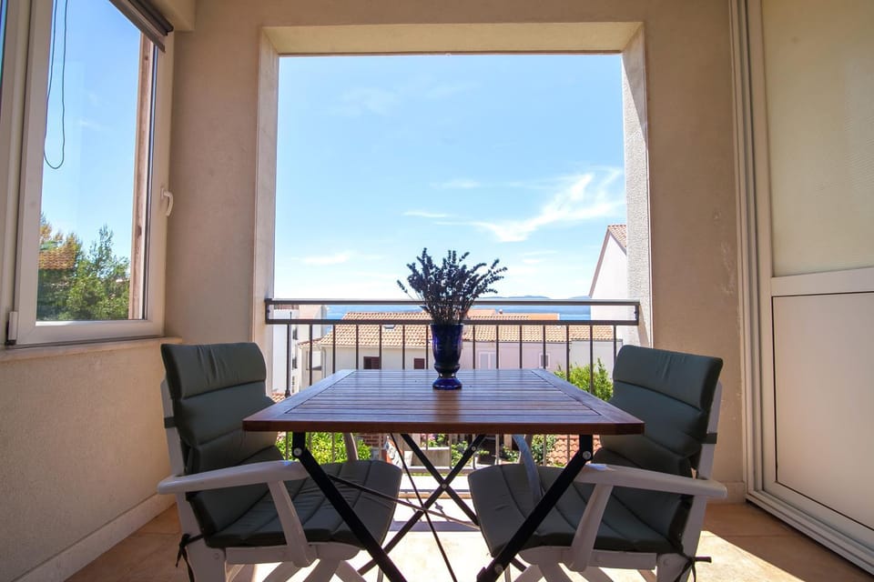 View (from property/room), Balcony/Terrace, Dining area, Sea view