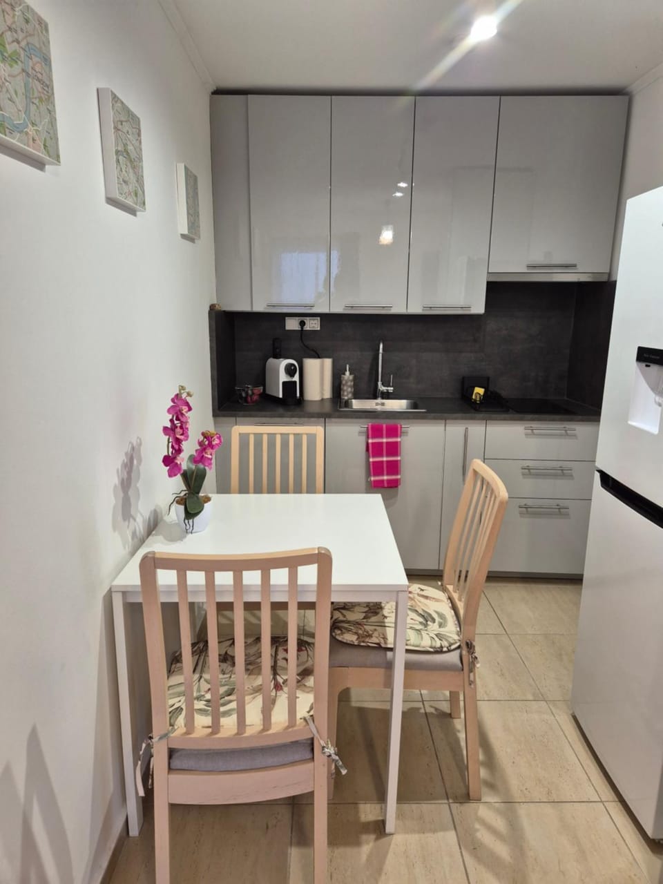 Kitchen or kitchenette, Dining area, oven, stove