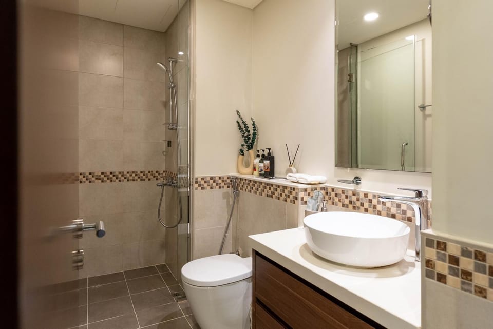 Shower, Toilet, Bathroom, towels