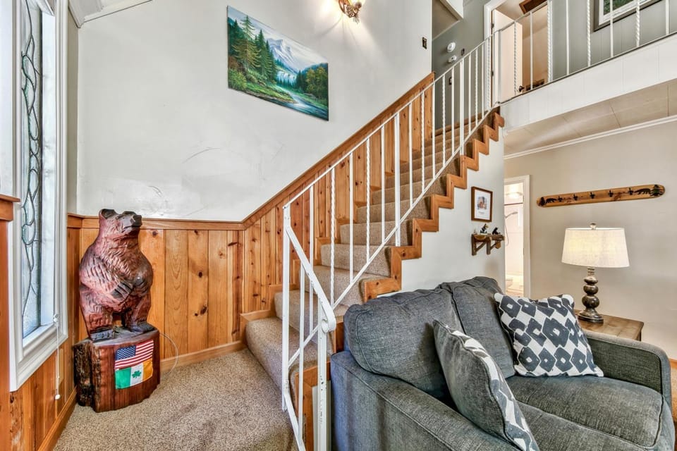 Caring Bear Cabin - games pets wheelchair -friendly Cabin in Sierra Nevada