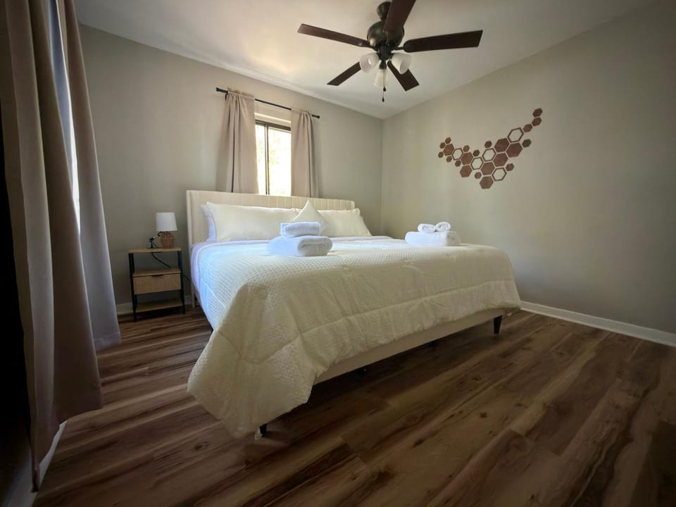 Bed, Photo of the whole room, Bedroom