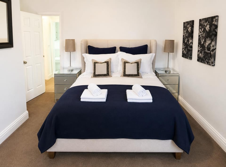 Bed, Bedroom, towels, towels, wardrobe