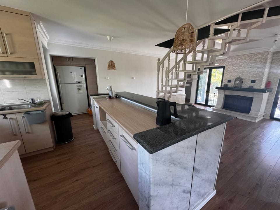 Zora Estate - Pool, Tennis & Absolute Privacy Villa in Serbia