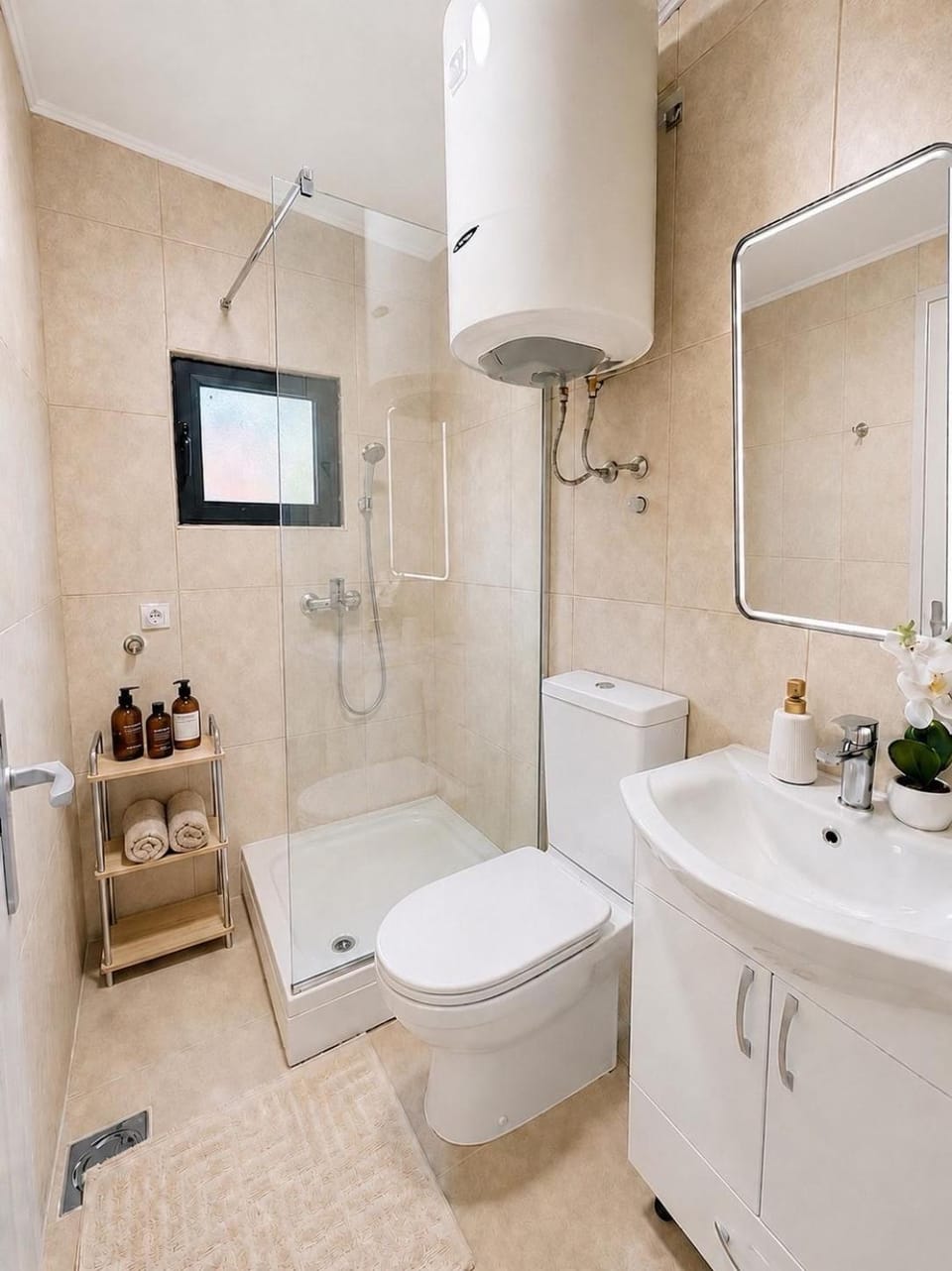 Shower, Toilet, Bathroom, towels