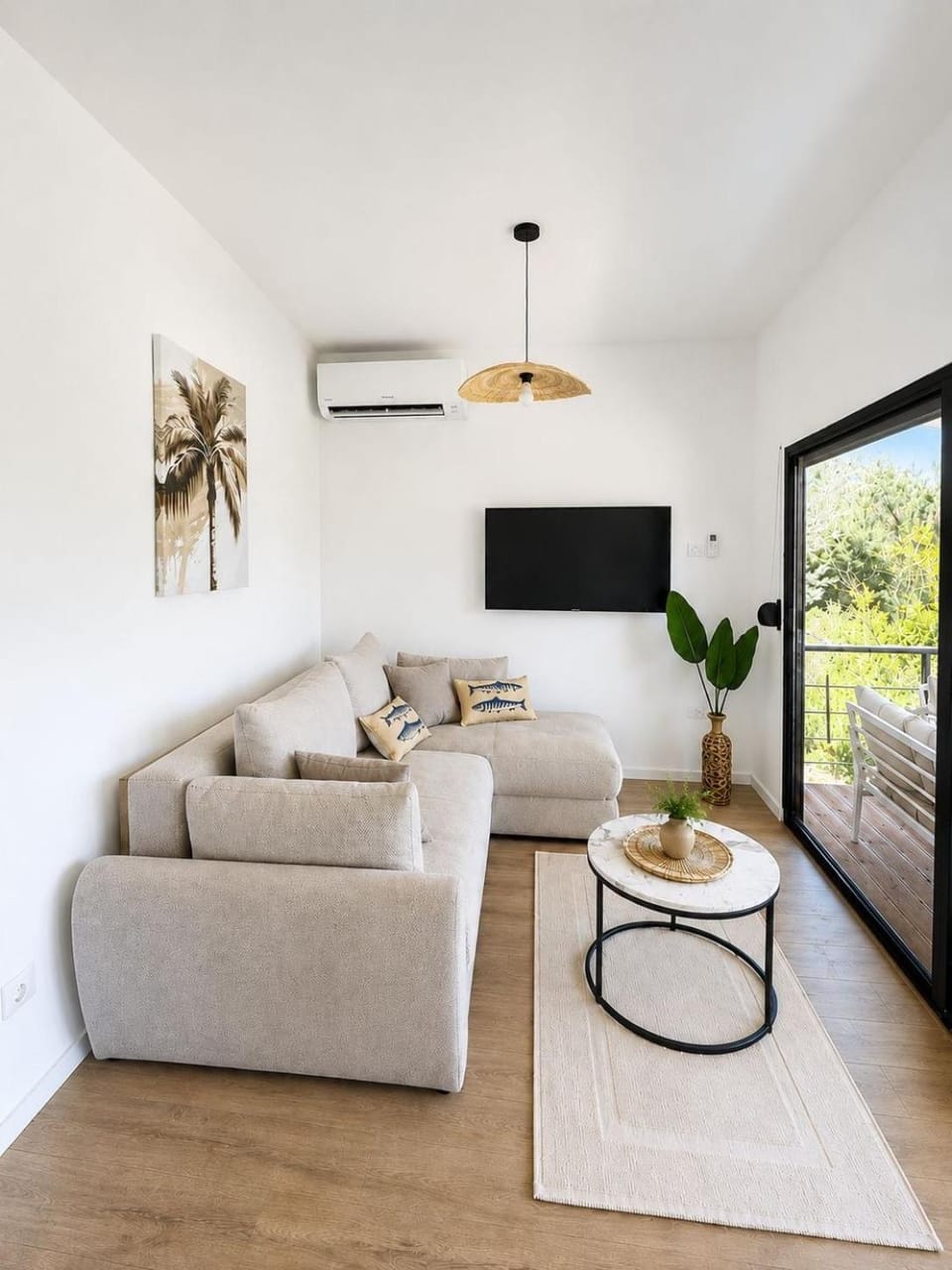TV and multimedia, Living room, air conditioner