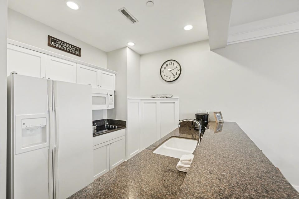 Experience luxury at Captain's Lakeview Suite 404 in Bay Harbor, MI, perfect for a romantic getaway. Apartment in Bay Harbor