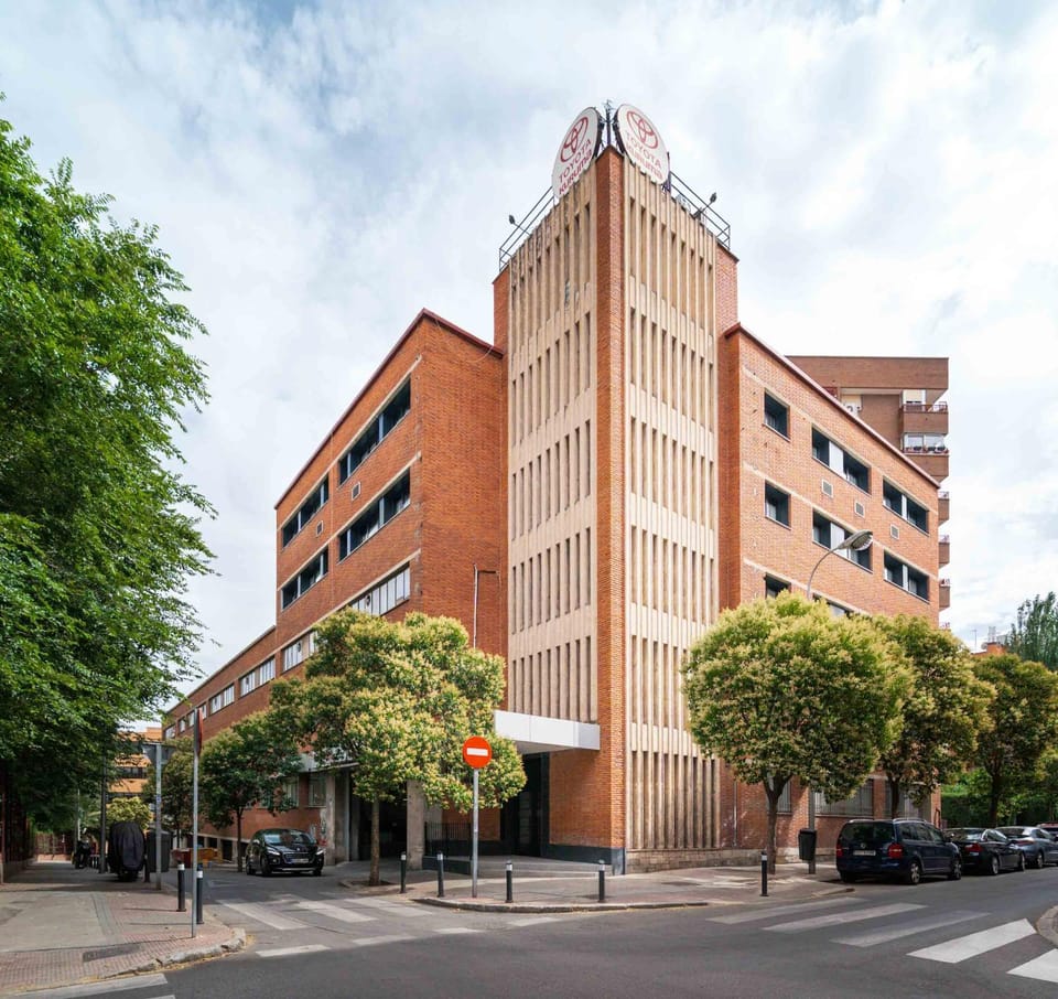 Property building, Day, Location