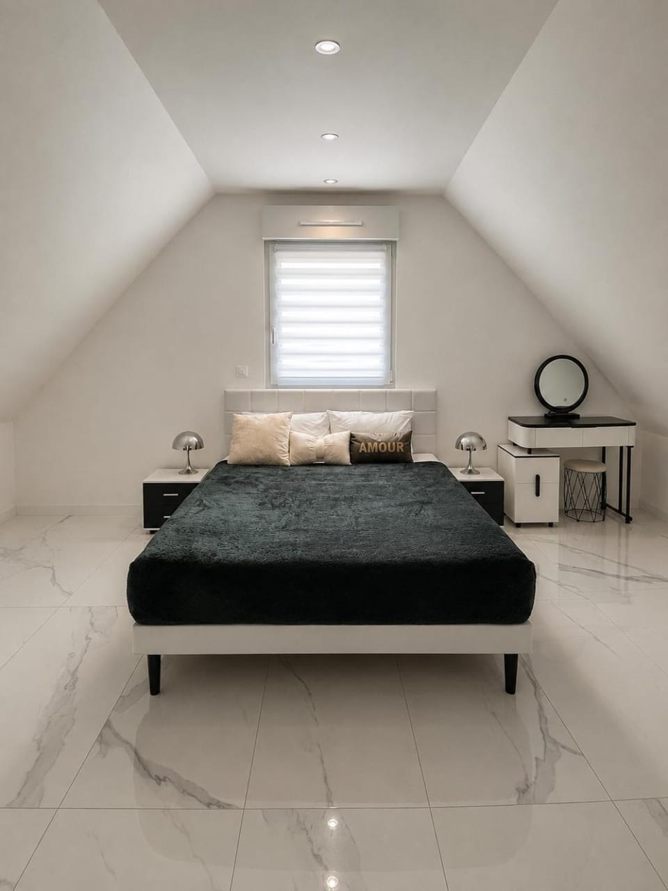 Bed, Photo of the whole room, Bedroom