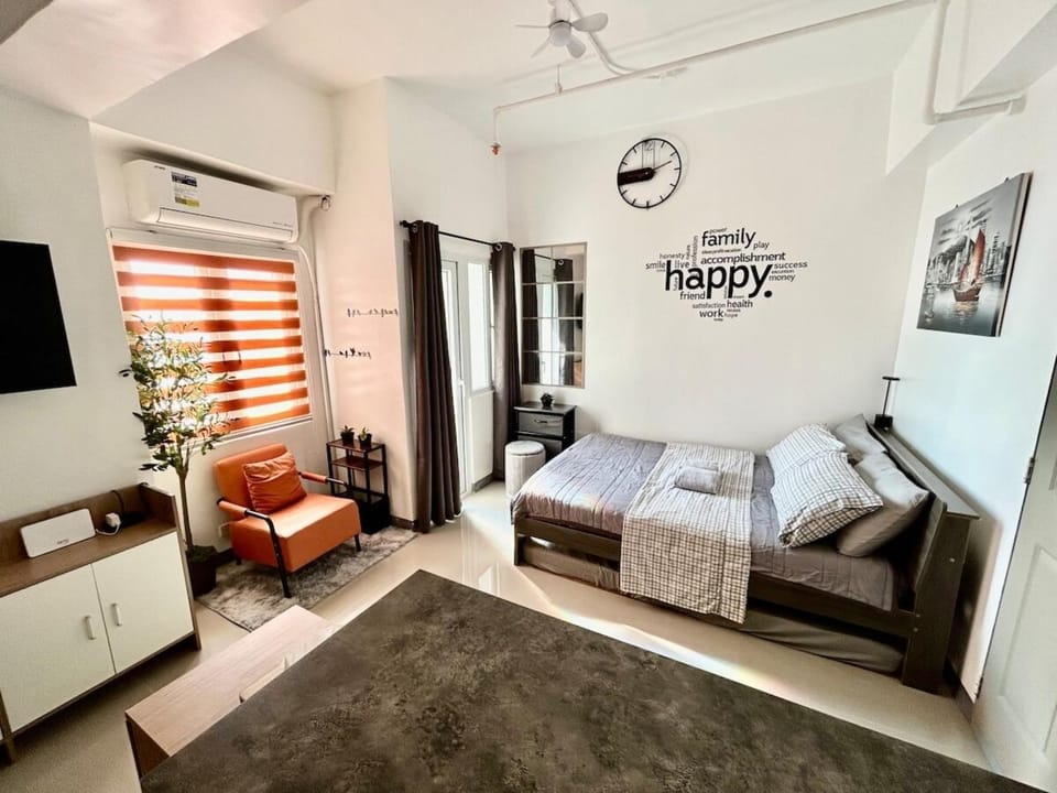 Bed, Living room, Photo of the whole room