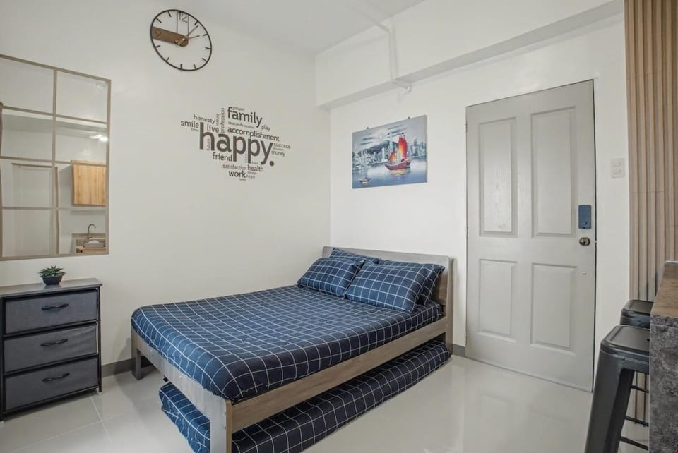 Bed, Seating area