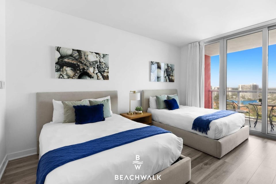 Bright Studio Intracoastal View & Pool Inn in Hallandale Beach
