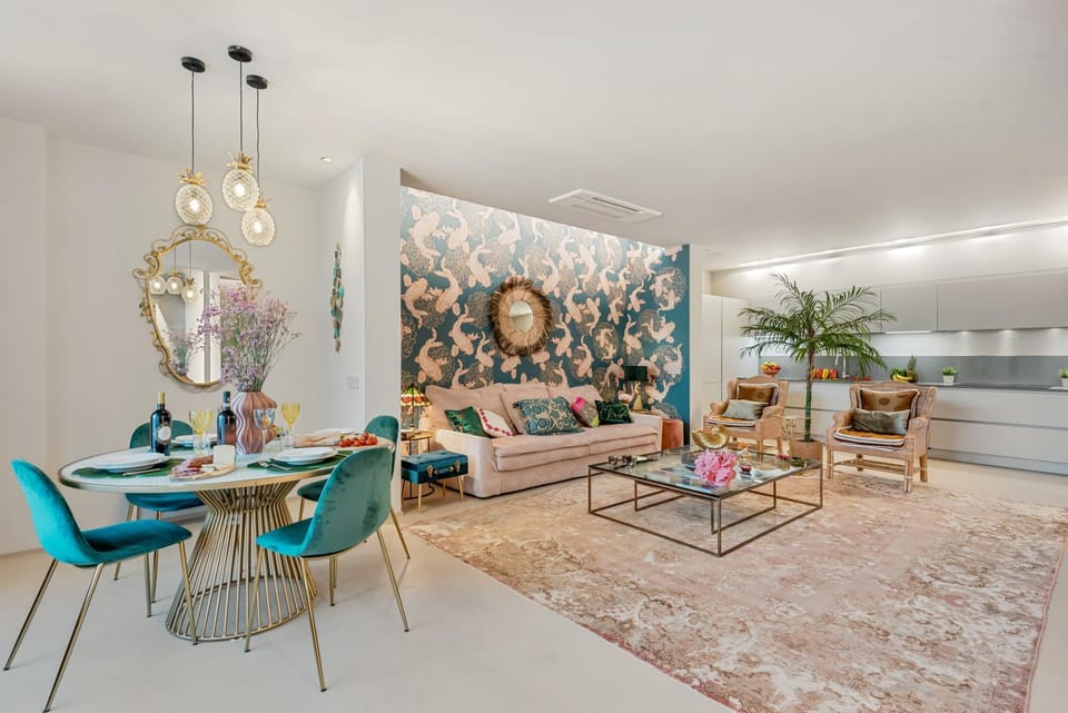 Kitchen or kitchenette, Living room, Seating area, Dining area