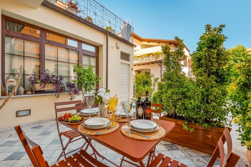 Property building, Patio, Spring, Garden, Dining area, Garden view