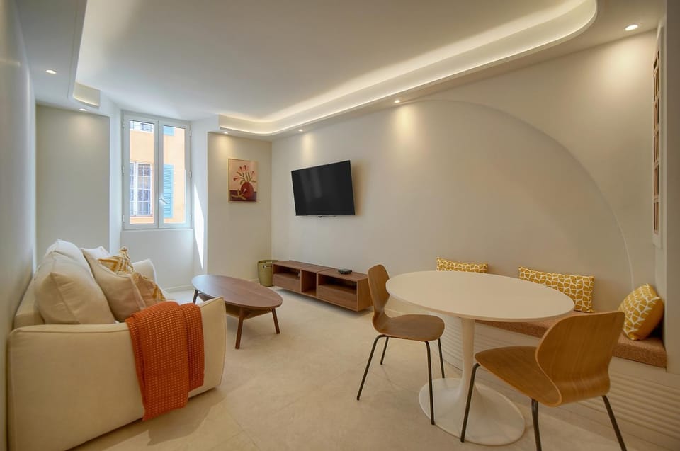 TV and multimedia, Living room, Dining area