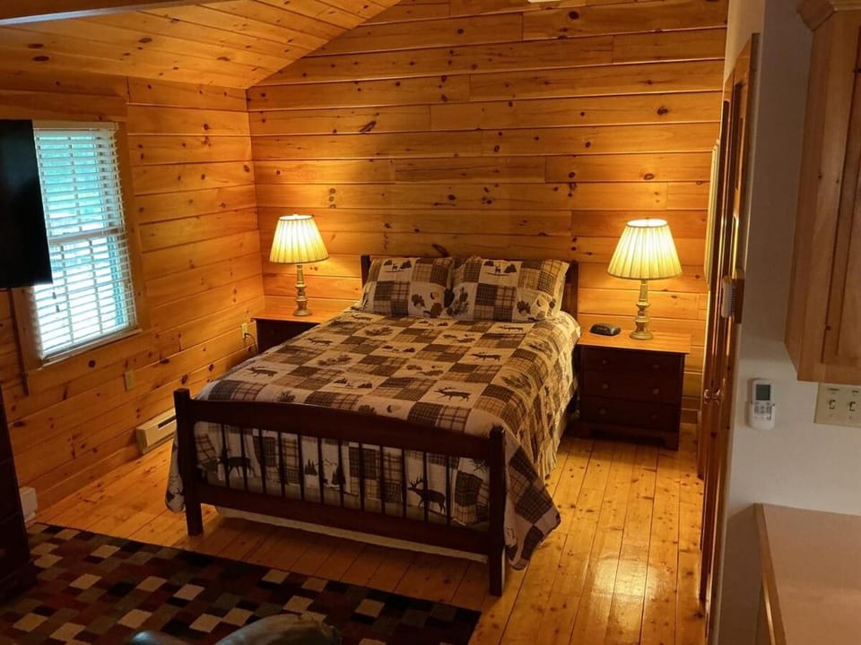 Rivers Edge Cabins - Deer Run Cabin in Cushing