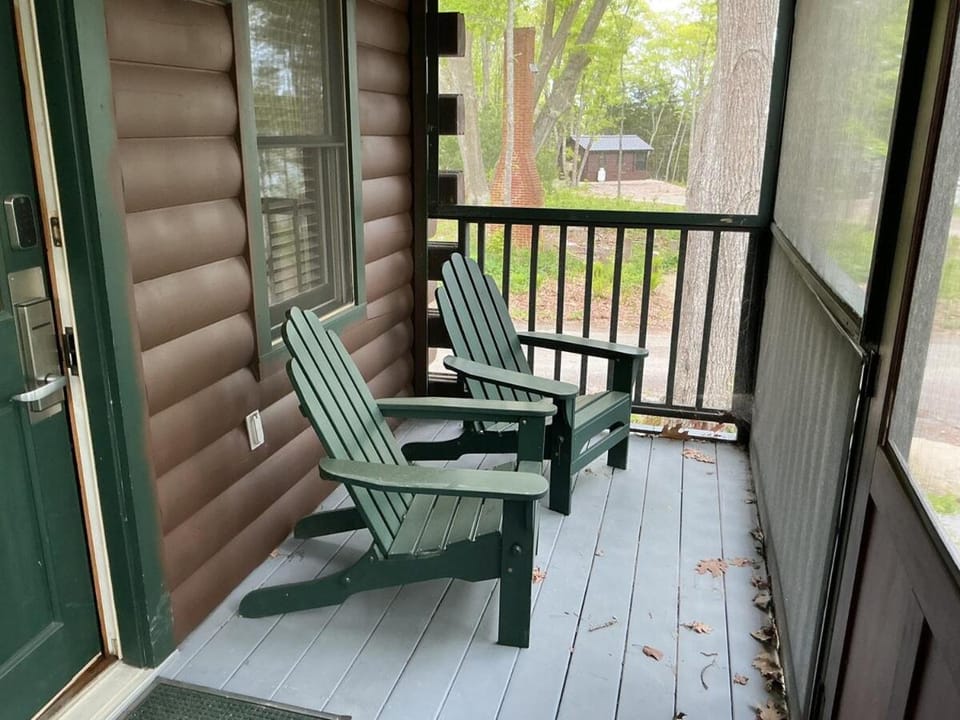 Rivers Edge Cabins - Deer Run Cabin in Cushing