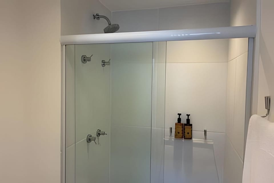 Apto c/ piscina, academia, lado Oscar Freire(1102) Apartment in Sao Paulo City