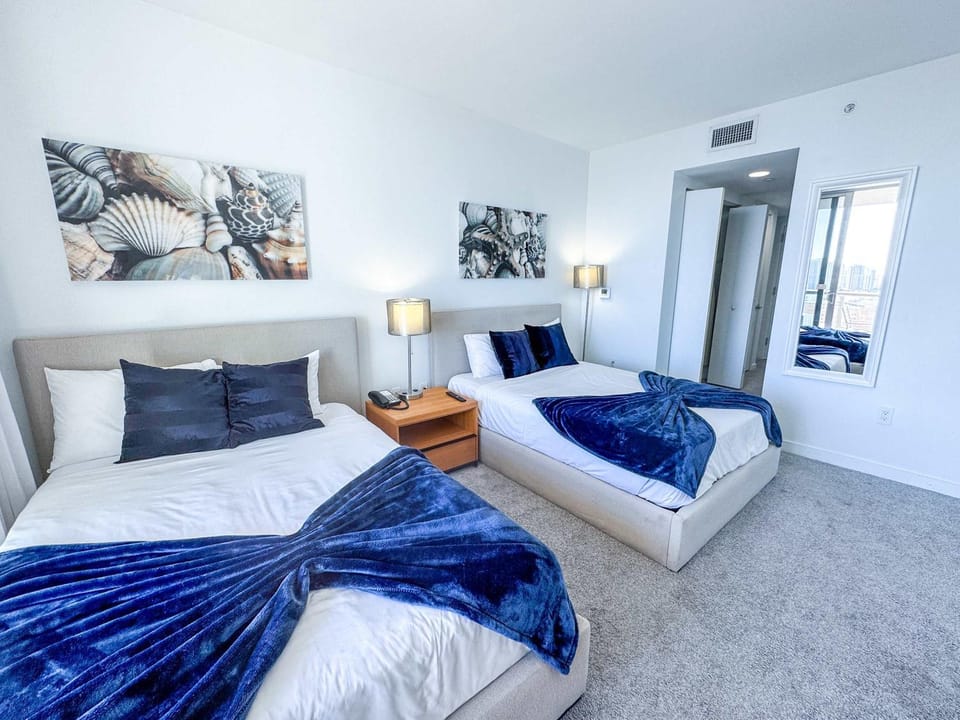 Beachwalk Studio Bay & Skyline Vistas Inn in Hallandale Beach