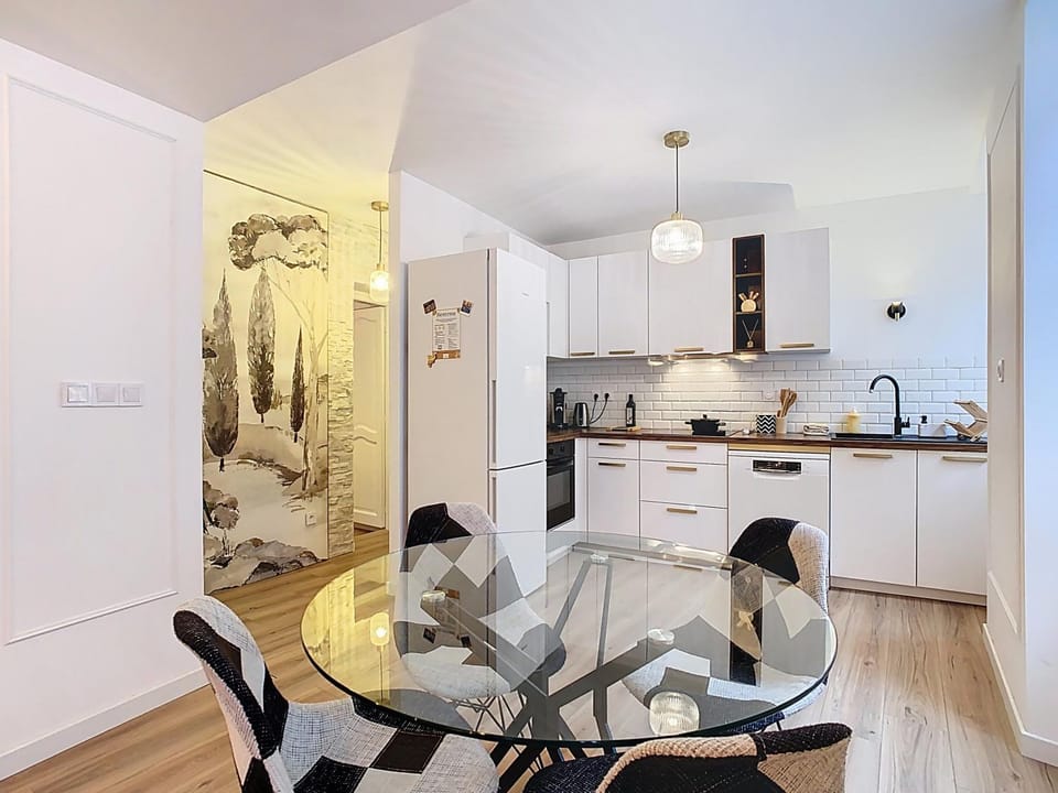 Kitchen or kitchenette, Decorative detail, Seating area, Dining area, dishwasher, stove